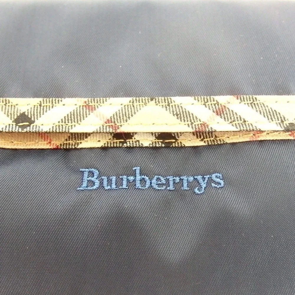 2-Pc Burberrys Set: Towel & Toiletry Pouch 😍🔥